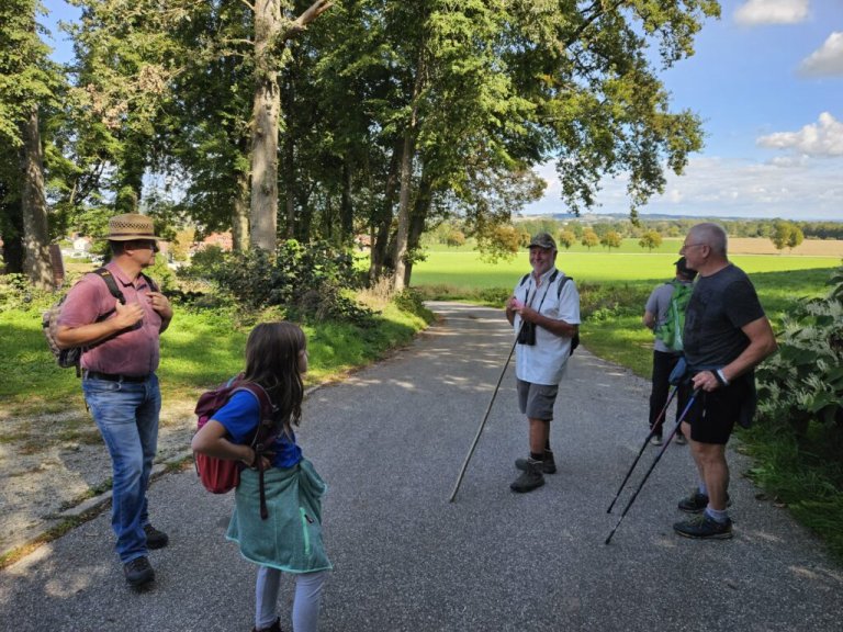 Grossansicht in neuem Fenster: Den Ausblick genossen – Naturerlebnis-Wanderung der Gemeinde Roßbach führt über den Kronwittberg