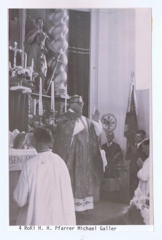Grossansicht in neuem Fenster: Kapellen und Kirchen - Pfarrer Galler, er war von 1962 bis zu seinem plötzlichen Tod 1981 in Roßbach